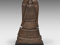 Hubert minnebo (1940), 'van een aanwezigheid gesproken', polished and brown patinated bronze, 1/4, 1993 42 x 23 x 14 cm. (16.53 x 9.06 x 5.50 in.) - afbeelding 4 van  5