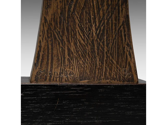 Hubert minnebo (1940), 'vanaf de eerste blik was hij het zeker', polished and brown patinated bronze, 0/0, 1996, signed (+) 35.5 x 7.5 x 6.5 cm. (13.98 x 2.95 x 2.56 in.) - afbeelding 2 van  10