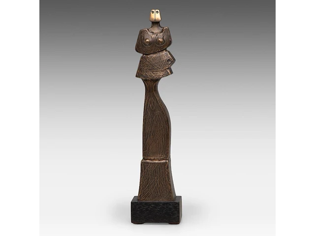 Hubert minnebo (1940), 'vanaf de eerste blik was hij het zeker', polished and brown patinated bronze, 0/0, 1996, signed (+) 35.5 x 7.5 x 6.5 cm. (13.98 x 2.95 x 2.56 in.) - afbeelding 1 van  10