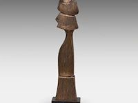 Hubert minnebo (1940), 'vanaf de eerste blik was hij het zeker', polished and brown patinated bronze, 0/0, 1996, signed (+) 35.5 x 7.5 x 6.5 cm. (13.98 x 2.95 x 2.56 in.) - afbeelding 5 van  10