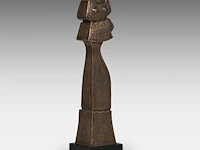 Hubert minnebo (1940), 'vanaf de eerste blik was hij het zeker', polished and brown patinated bronze, 0/0, 1996, signed (+) 35.5 x 7.5 x 6.5 cm. (13.98 x 2.95 x 2.56 in.) - afbeelding 8 van  10