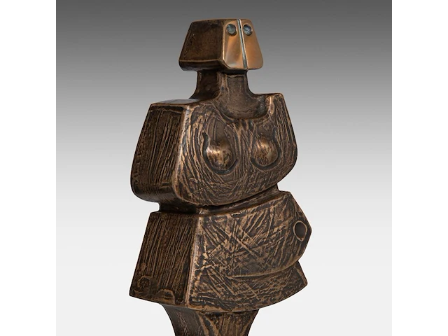 Hubert minnebo (1940), 'vanaf de eerste blik was hij het zeker', polished and brown patinated bronze, 0/0, 1996, signed (+) 35.5 x 7.5 x 6.5 cm. (13.98 x 2.95 x 2.56 in.) - afbeelding 9 van  10