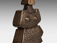 Hubert minnebo (1940), 'vanaf de eerste blik was hij het zeker', polished and brown patinated bronze, 0/0, 1996, signed (+) 35.5 x 7.5 x 6.5 cm. (13.98 x 2.95 x 2.56 in.) - afbeelding 9 van  10