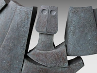 Hubert minnebo (1940), 'vanuit mijn omgeving, een blik van voldoening', hammered, welded and patinated copper, 1981 (+) 180 x 325 x 15 cm. (70.87 x 127.95 x 5.91 in.) - afbeelding 4 van  4