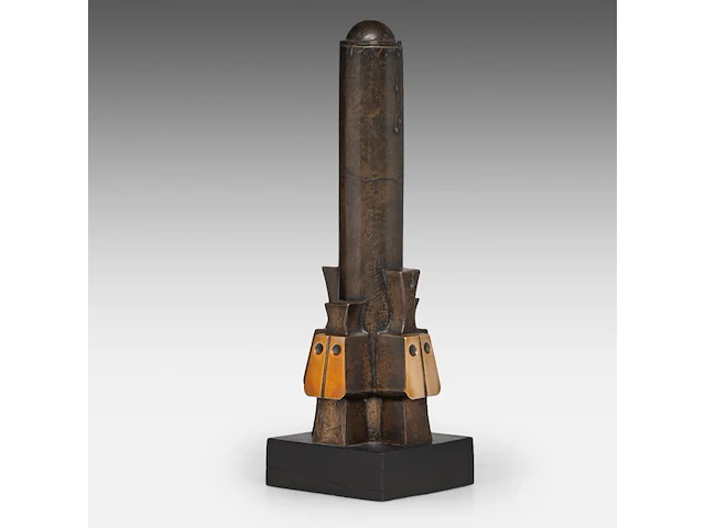 Hubert minnebo (1940), 'variaties op de lingam - zijn morfologisch gedrag was na een tijdje zichtbaar', polished and brown patinated bronze, 1/1, 2001, signed (+) 34.5 x 11 x 11 cm. (13.58 x 4.33 x 4.33 in.) - afbeelding 2 van  9