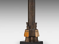 Hubert minnebo (1940), 'variaties op de lingam - zijn morfologisch gedrag was na een tijdje zichtbaar', polished and brown patinated bronze, 1/1, 2001, signed (+) 34.5 x 11 x 11 cm. (13.58 x 4.33 x 4.33 in.) - afbeelding 2 van  9