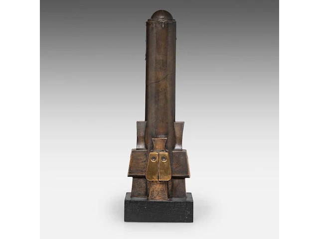 Hubert minnebo (1940), 'variaties op de lingam - zijn morfologisch gedrag was na een tijdje zichtbaar', polished and brown patinated bronze, 1/1, 2001, signed (+) 34.5 x 11 x 11 cm. (13.58 x 4.33 x 4.33 in.) - afbeelding 4 van  9