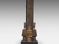 Hubert minnebo (1940), 'variaties op de lingam - zijn morfologisch gedrag was na een tijdje zichtbaar', polished and brown patinated bronze, 1/1, 2001, signed (+) 34.5 x 11 x 11 cm. (13.58 x 4.33 x 4.33 in.) - afbeelding 4 van  9