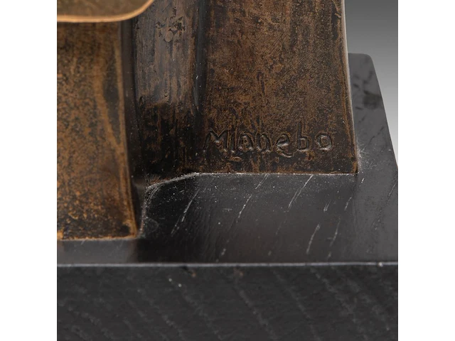 Hubert minnebo (1940), 'variaties op de lingam - zijn morfologisch gedrag was na een tijdje zichtbaar', polished and brown patinated bronze, 1/1, 2001, signed (+) 34.5 x 11 x 11 cm. (13.58 x 4.33 x 4.33 in.) - afbeelding 7 van  9