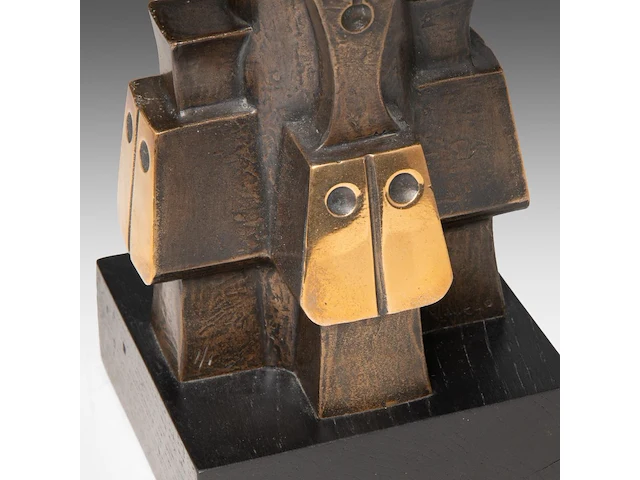 Hubert minnebo (1940), 'variaties op de lingam - zijn morfologisch gedrag was na een tijdje zichtbaar', polished and brown patinated bronze, 1/1, 2001, signed (+) 34.5 x 11 x 11 cm. (13.58 x 4.33 x 4.33 in.) - afbeelding 8 van  9