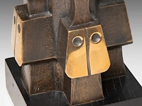 Hubert minnebo (1940), 'variaties op de lingam - zijn morfologisch gedrag was na een tijdje zichtbaar', polished and brown patinated bronze, 1/1, 2001, signed (+) 34.5 x 11 x 11 cm. (13.58 x 4.33 x 4.33 in.) - afbeelding 8 van  9