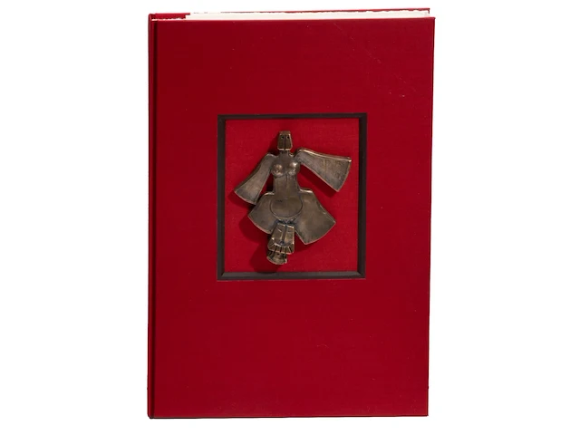 Hubert minnebo (1940), 'volhart', n° 23/60 - 'met gesloten ogen fluisterde hij, zacht kreunend, zijn mooiste herinneringen', polished and brown patinated bronze on book with 9 etches and poetry, 23/60, 2002 (+) 40 x 23 c - afbeelding 12 van  19