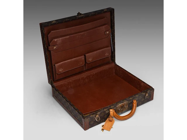 Hubert minnebo (1940), 'zachtjes uitdeinen', relief, polished and brown patinated bronze, 1/1, 2014, signed (+) 29 x 40 x 3.5 cm. (11.41 x 15 3/4 x 1.37 in.) - afbeelding 6 van  22