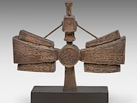 Hubert minnebo (1940), 'zijn blik was duidelijk omkaderd', polished and brown patinated bronze, 1/1, 1990 (+) 23 x 29.5 x 8 cm. (9.06 x 11.60 x 3.14 in.) - afbeelding 4 van  8