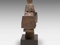 Hubert minnebo (1940), 'zijn blik was duidelijk omkaderd', polished and brown patinated bronze, 1/1, 1990 (+) 23 x 29.5 x 8 cm. (9.06 x 11.60 x 3.14 in.) - afbeelding 6 van  8