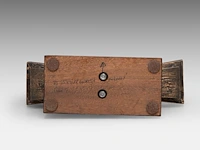 Hubert minnebo (1940), 'zijn blik was duidelijk omkaderd', polished and brown patinated bronze, 1/1, 1990 (+) 23 x 29.5 x 8 cm. (9.06 x 11.60 x 3.14 in.) - afbeelding 7 van  8