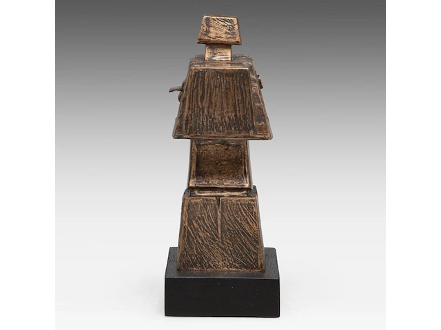 Hubert minnebo (1940), 'zijn innerlijke kracht bleef onveranderd overeind', polished and brown patinated bronze, 0/0, signed (+) 19 x 12 x 6.5 cm. (7.48 x 4.71 x 2.56 in.) - afbeelding 3 van  8