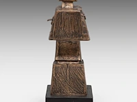 Hubert minnebo (1940), 'zijn innerlijke kracht bleef onveranderd overeind', polished and brown patinated bronze, 0/0, signed (+) 19 x 12 x 6.5 cm. (7.48 x 4.71 x 2.56 in.) - afbeelding 3 van  8