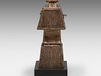 Hubert minnebo (1940), 'zijn innerlijke kracht bleef onveranderd overeind', polished and brown patinated bronze, 0/0, signed (+) 19 x 12 x 6.5 cm. (7.48 x 4.71 x 2.56 in.) - afbeelding 5 van  8