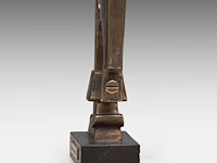 Hubert minnebo (1940), 'zijn innerlijke rust werd het middelpunt van een vaste verbinding', polished and brown patinated bronze, 0/0, 2003, signed, (+), 11.5 x 7.5 x 3 cm. (4.53 x 2.95 x 1.17 in.) - afbeelding 3 van  7