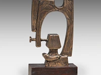 Hubert minnebo (1940), 'zijn innerlijke rust werd het middelpunt van een vaste verbinding', polished and brown patinated bronze, 0/0, 2003, signed, (+), 11.5 x 7.5 x 3 cm. (4.53 x 2.95 x 1.17 in.) - afbeelding 4 van  7