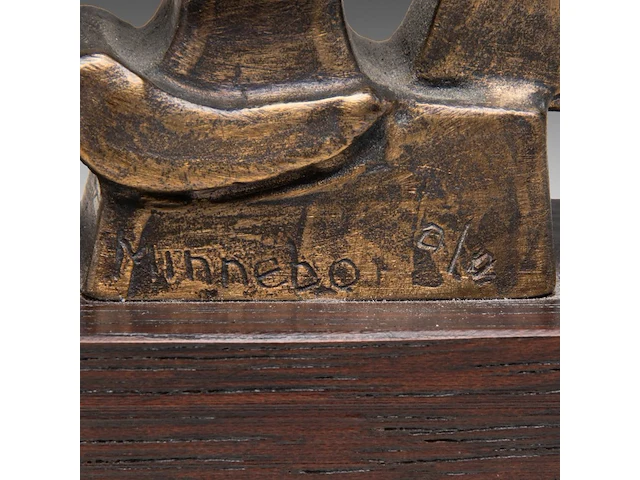 Hubert minnebo (1940), 'zijn innerlijke rust werd het middelpunt van een vaste verbinding', polished and brown patinated bronze, 0/0, 2003, signed, (+), 11.5 x 7.5 x 3 cm. (4.53 x 2.95 x 1.17 in.) - afbeelding 7 van  7