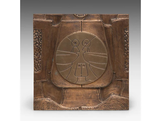 Hubert minnebo (1940), 'zijn liefde voor de zee was duidelijk merkbaar', relief, polished and brown patinated bronze, 0/0, 2006, signed (+) 32 x 32 x 2.5 cm. (12.59 x 12.59 x 0.98 in.) - afbeelding 1 van  5