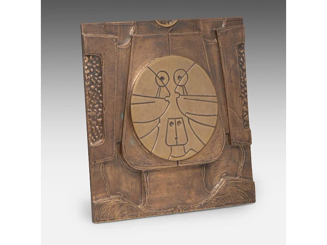 Hubert minnebo (1940), 'zijn liefde voor de zee was duidelijk merkbaar', relief, polished and brown patinated bronze, 0/0, 2006, signed (+) 32 x 32 x 2.5 cm. (12.59 x 12.59 x 0.98 in.) - afbeelding 2 van  5