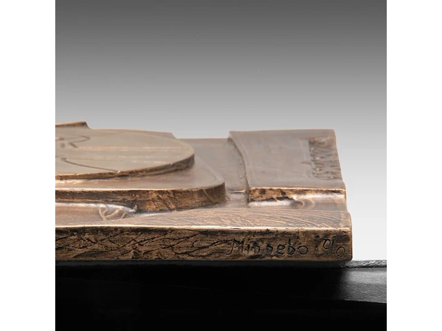 Hubert minnebo (1940), 'zijn liefde voor de zee was duidelijk merkbaar', relief, polished and brown patinated bronze, 0/0, 2006, signed (+) 32 x 32 x 2.5 cm. (12.59 x 12.59 x 0.98 in.) - afbeelding 5 van  5