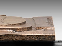 Hubert minnebo (1940), 'zijn liefde voor de zee was duidelijk merkbaar', relief, polished and brown patinated bronze, 0/0, 2006, signed (+) 32 x 32 x 2.5 cm. (12.59 x 12.59 x 0.98 in.) - afbeelding 5 van  5
