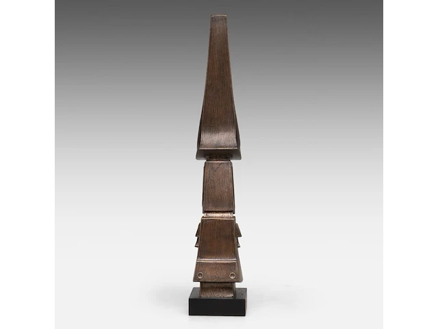 Hubert minnebo (1940), 'zijn trektochten in himalaya's waren heilig', polished and brown patinated bronze, 1/1, 2012, signed (+) 65 x 15 x 30.5 cm. (25.58 x 5.91 x 12.00 in.) - afbeelding 3 van  9