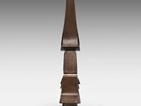Hubert minnebo (1940), 'zijn trektochten in himalaya's waren heilig', polished and brown patinated bronze, 1/1, 2012, signed (+) 65 x 15 x 30.5 cm. (25.58 x 5.91 x 12.00 in.) - afbeelding 3 van  9
