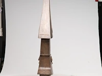 Hubert minnebo (1940), 'zijn trektochten in himalaya's waren heilig', polished and brown patinated bronze, 1/1, 2012, signed (+) 65 x 15 x 30.5 cm. (25.58 x 5.91 x 12.00 in.) - afbeelding 5 van  9