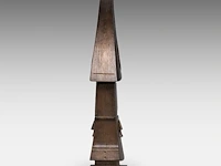 Hubert minnebo (1940), 'zijn trektochten in himalaya's waren heilig', polished and brown patinated bronze, 1/1, 2012, signed (+) 65 x 15 x 30.5 cm. (25.58 x 5.91 x 12.00 in.) - afbeelding 6 van  9