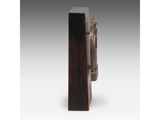 Hubert minnebo (1940), 'zijn vriendschap werd bezegeld met een gouden dronk', polished and brown patinated bronze, 1/2, 1995, signed (+) 17.5 x 17 x 1.5 cm. (6.88 x 6.69 x 0.59 in.) - afbeelding 3 van  8