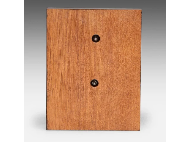 Hubert minnebo (1940), 'zijn vriendschap werd bezegeld met een gouden dronk', polished and brown patinated bronze, 1/2, 1995, signed (+) 17.5 x 17 x 1.5 cm. (6.88 x 6.69 x 0.59 in.) - afbeelding 4 van  8