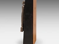 Hubert minnebo (1940), 'zijn vriendschap werd bezegeld met een gouden dronk', polished and brown patinated bronze, 1/2, 1995, signed (+) 17.5 x 17 x 1.5 cm. (6.88 x 6.69 x 0.59 in.) - afbeelding 7 van  8