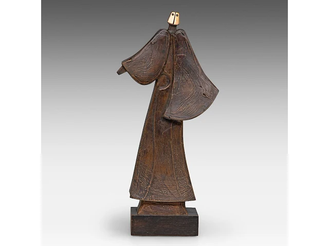 Hubert minnebo (1940), 'zijn wijde mantel herbergde de geheimen van de tijd', polished and brown patinated bronze, 0/0, signed (+) 39 x 20 x 8 cm. (15.34 x 7.87 x 3.14 in.) - afbeelding 1 van  7