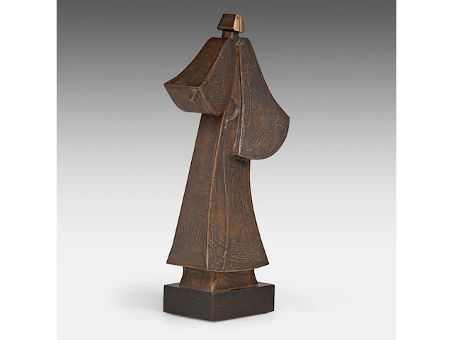 Hubert minnebo (1940), 'zijn wijde mantel herbergde de geheimen van de tijd', polished and brown patinated bronze, 0/0, signed (+) 39 x 20 x 8 cm. (15.34 x 7.87 x 3.14 in.) - afbeelding 2 van  7