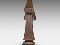 Hubert minnebo (1940), 'zijn wijde mantel herbergde de geheimen van de tijd', polished and brown patinated bronze, 0/0, signed (+) 39 x 20 x 8 cm. (15.34 x 7.87 x 3.14 in.) - afbeelding 5 van  7