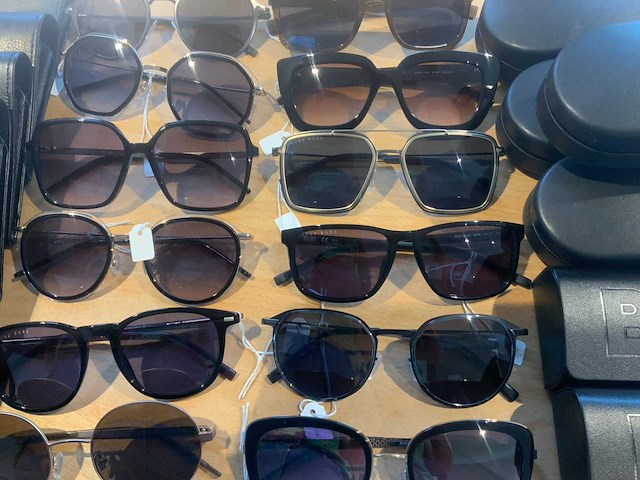 Hugo boss designer zonnebril (12x) - afbeelding 3 van  5
