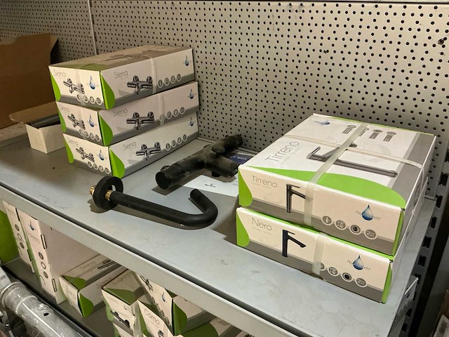 Huishoudkranen+wasbakken uit overstock (+- 100st.) - afbeelding 3 van  13