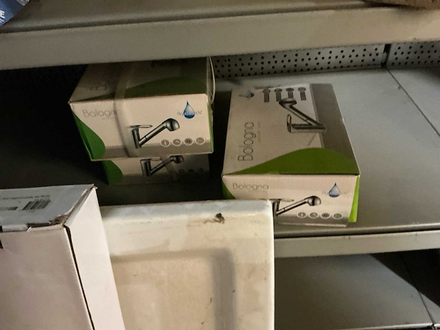 Huishoudkranen+wasbakken uit overstock (+- 100st.) - afbeelding 11 van  13