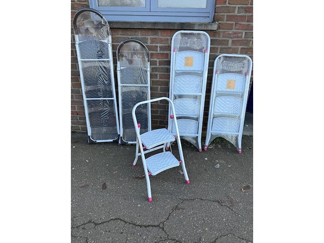 Huishoudtrap 4 treden wit 3 stuks in doos - afbeelding 2 van  2