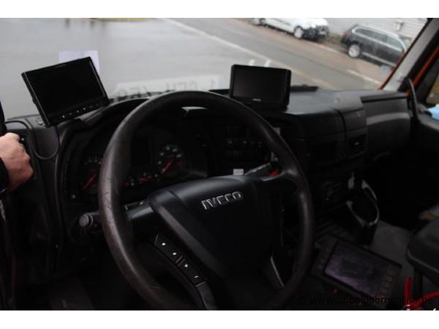 Huisvuilvrachtwagen iveco, datum 1ste inschrijving 20/21/2014, chassisnummer wjme2nnh480c277349, km-stand laatste keuring 152,523, euro eev - afbeelding 2 van  17