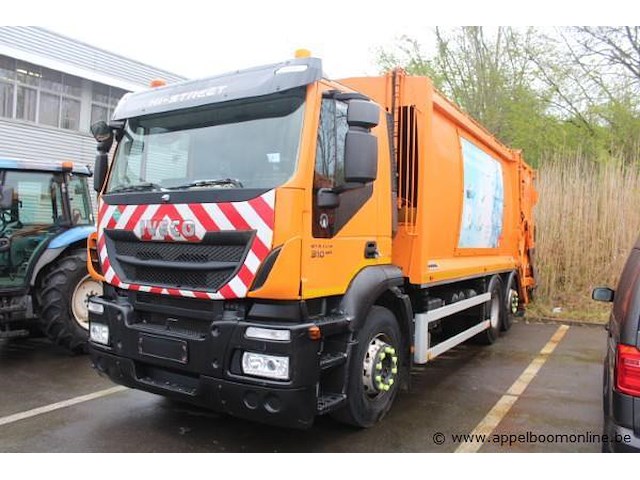 Huisvuilvrachtwagen iveco, datum 1ste inschrijving 20/21/2014, chassisnummer wjme2nnh480c277349, km-stand laatste keuring 152,523, euro eev - afbeelding 1 van  17