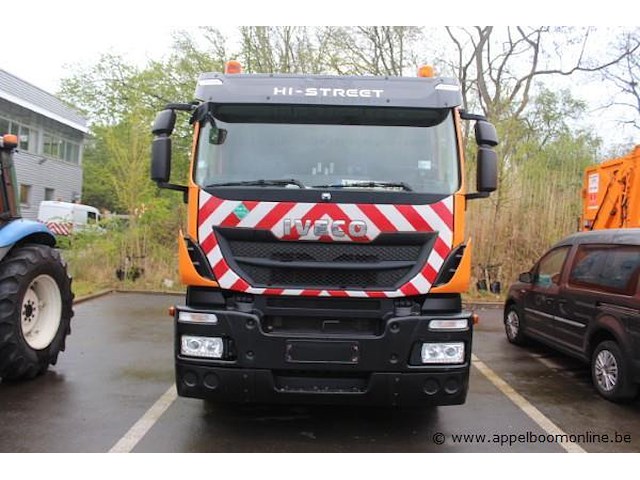 Huisvuilvrachtwagen iveco, datum 1ste inschrijving 20/21/2014, chassisnummer wjme2nnh480c277349, km-stand laatste keuring 152,523, euro eev - afbeelding 10 van  17