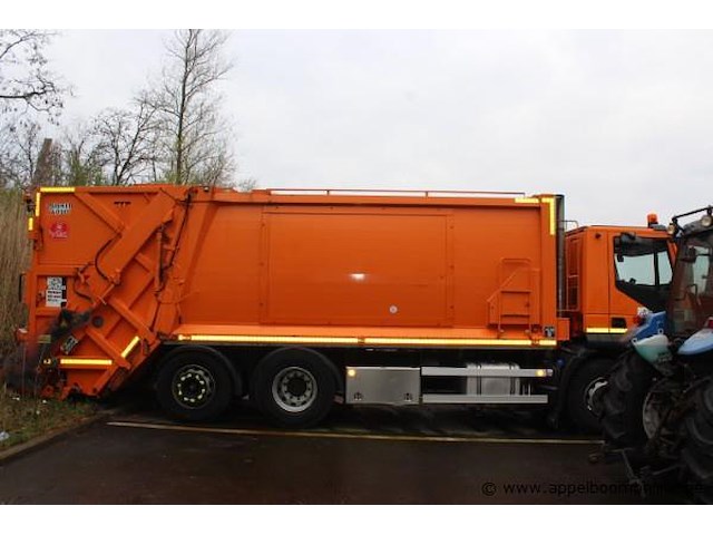 Huisvuilvrachtwagen iveco, datum 1ste inschrijving 20/21/2014, chassisnummer wjme2nnh480c277349, km-stand laatste keuring 152,523, euro eev - afbeelding 12 van  17