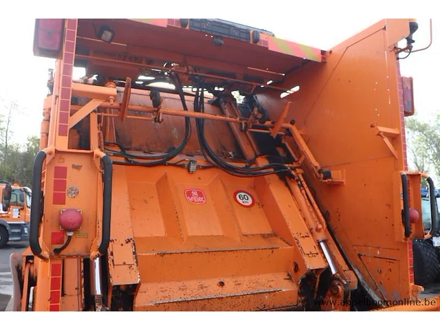 Huisvuilwagen iveco 2y3c, pusher 4000, datum 1ste inschr 10/02/2015, chassisnummer wjme2nnh60c295944, km laatste keuring 92 061km, diesel euro vi, deel i+ii, gelijkvormigheidsattest - afbeelding 2 van  21