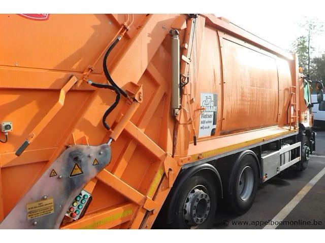 Huisvuilwagen iveco 2y3c, pusher 4000, datum 1ste inschr 10/02/2015, chassisnummer wjme2nnh60c295944, km laatste keuring 92 061km, diesel euro vi, deel i+ii, gelijkvormigheidsattest - afbeelding 4 van  21